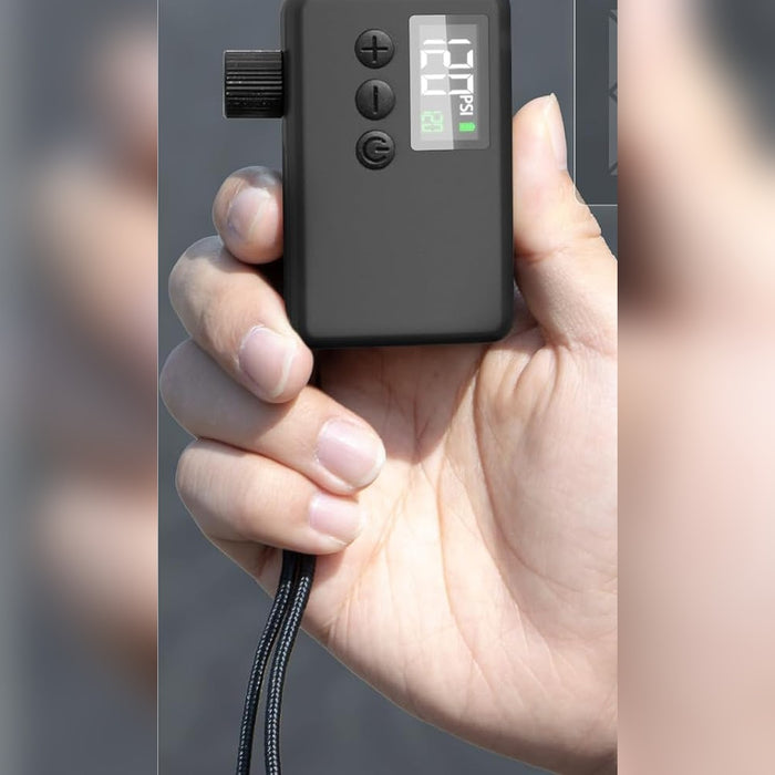 Digitaal display met realtime bandendruk, in de hand